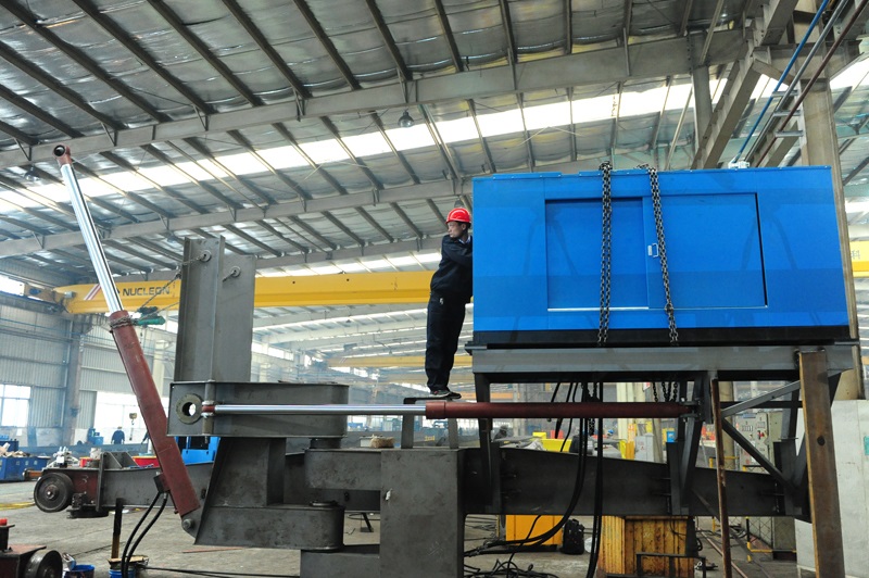 Our company successfully developed the dock jib crane