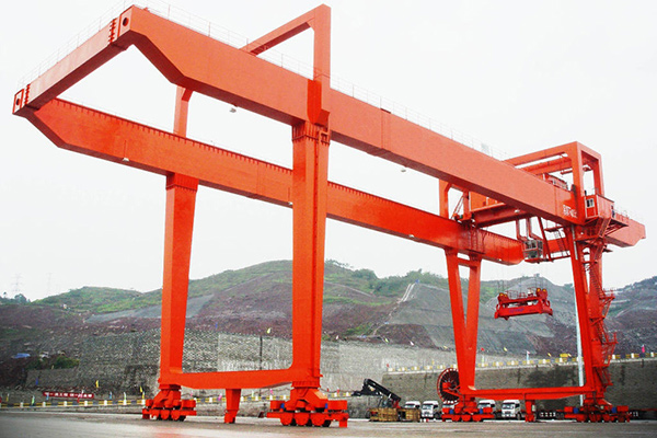 The 40.5t rail type container gantry crane working